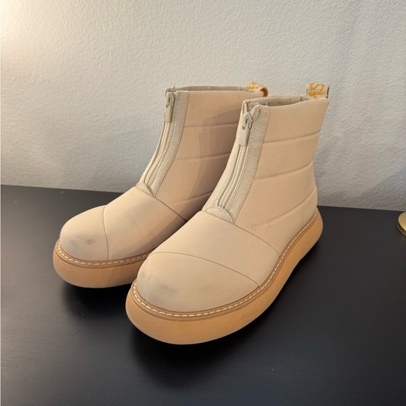 Toms Shoes - Toms Women’s Alpargata Mallow Puffer‎ Beige Booties Size 8